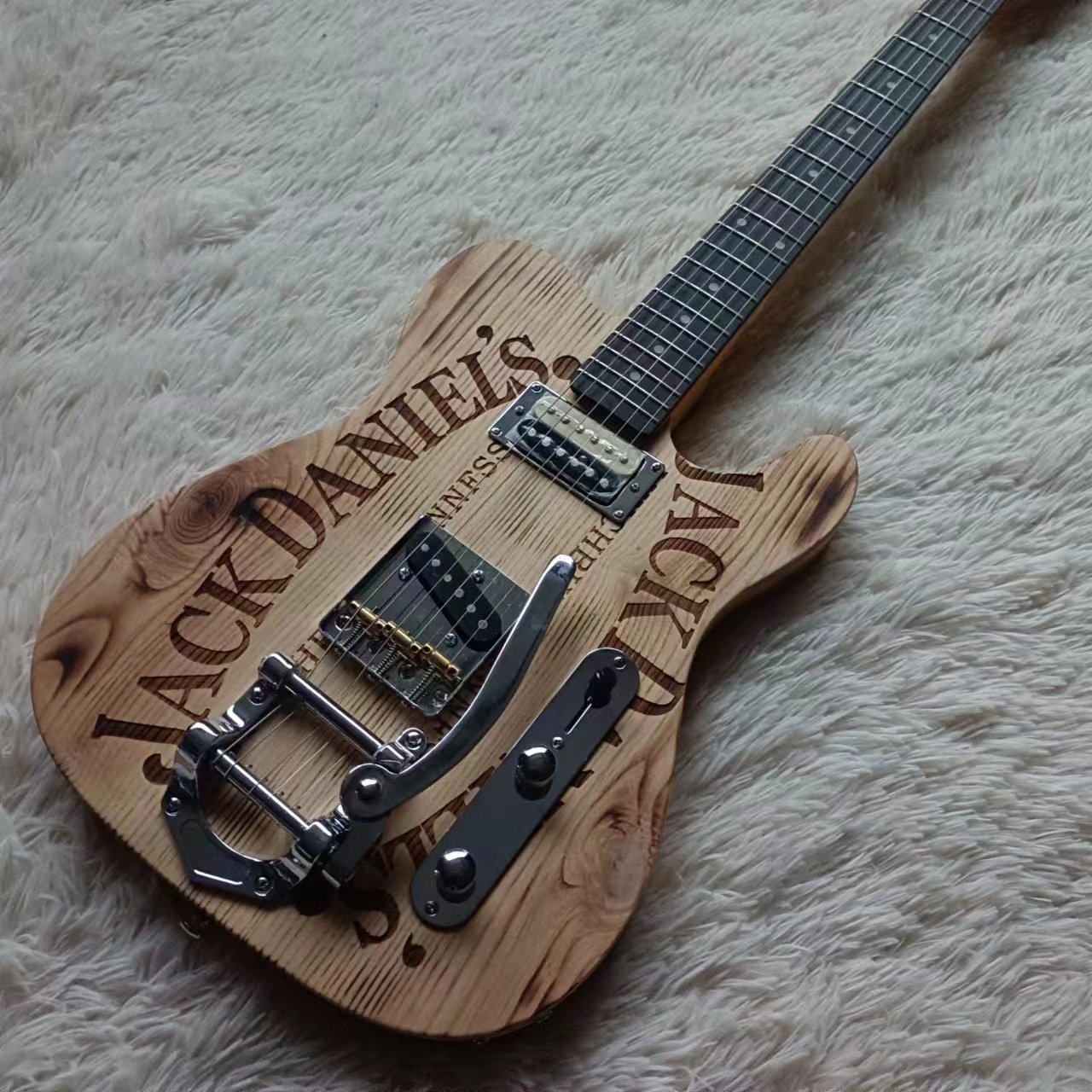 Chinese Factory Produces 6-Str - Bass Guitar Fretless recension och pris