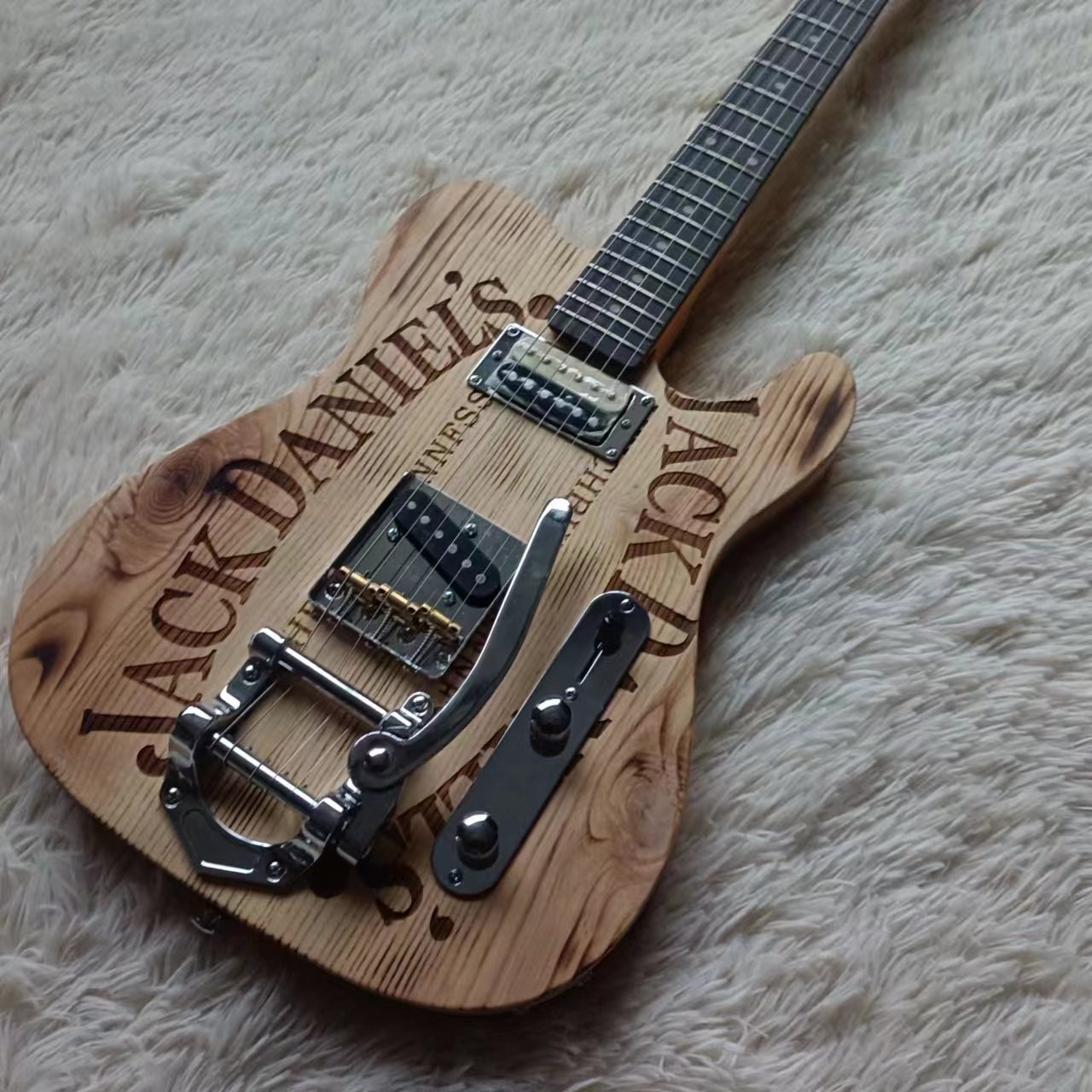 Chinese Factory Produces 6-Str - Bass Guitar Fretless recension och pris
