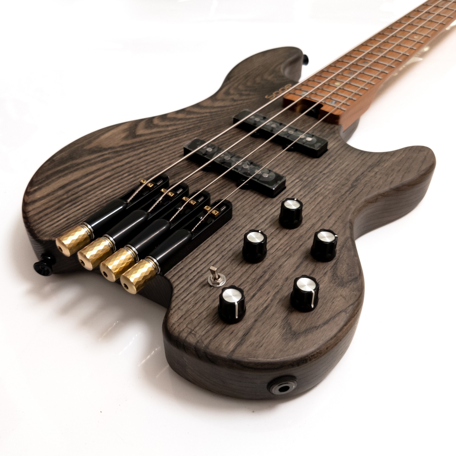 Headless 4 String Bass Guitar  - Bass Guitar Fretless recension och pris