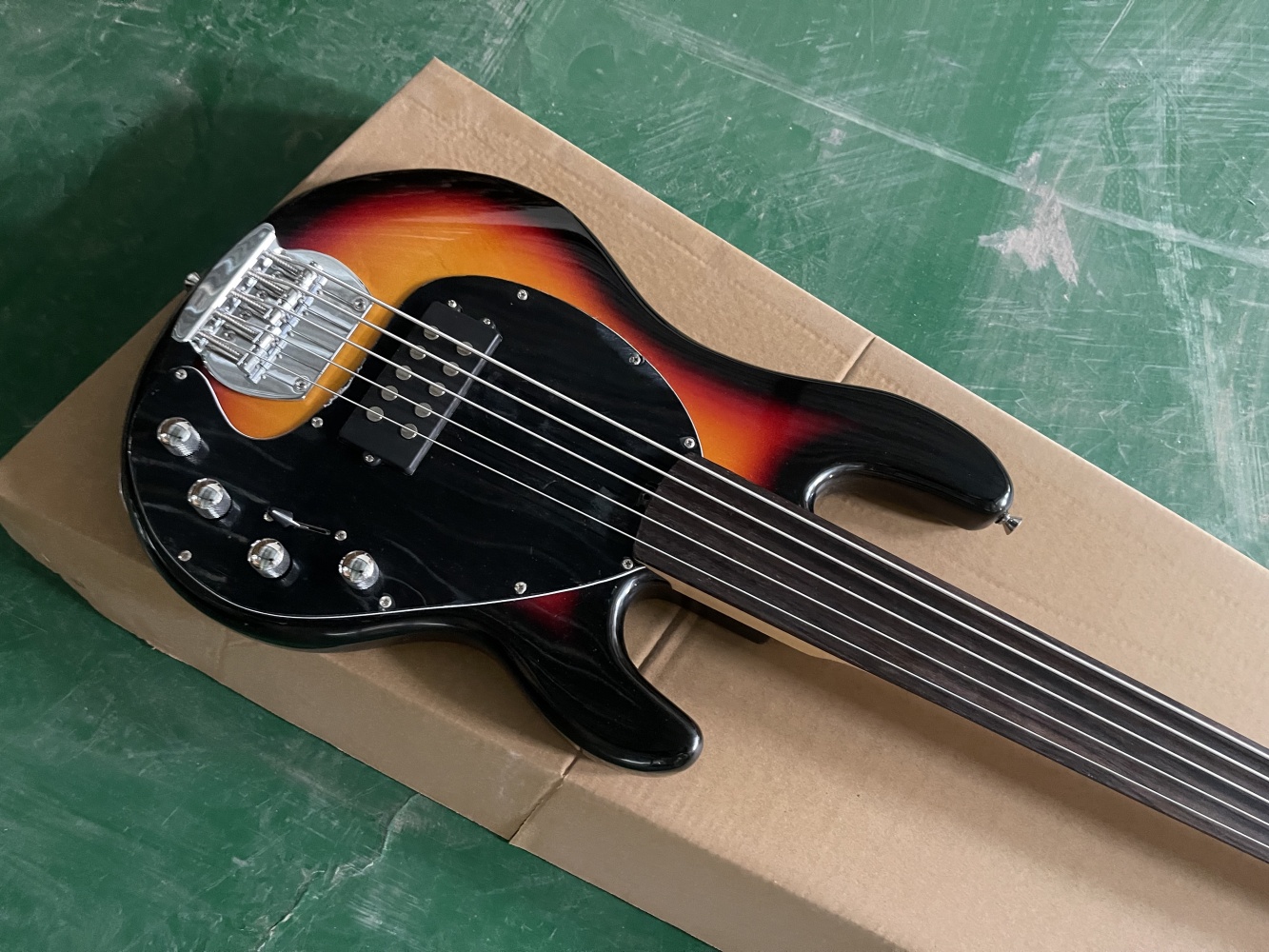 5 strings sunset bass guitar,  - Bass Guitar Fretless recension och pris