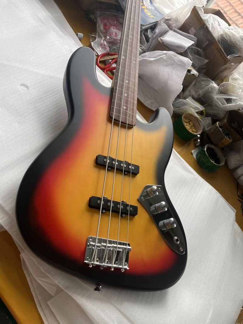 Free delivery of high quality  - Bass Guitar Fretless recension och pris